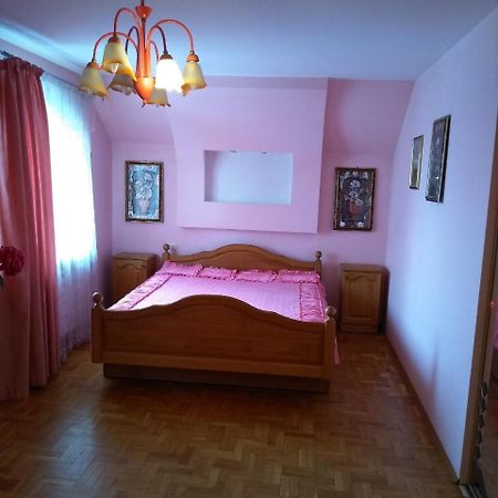 Будинок В Центрі Luck Kültér fotó